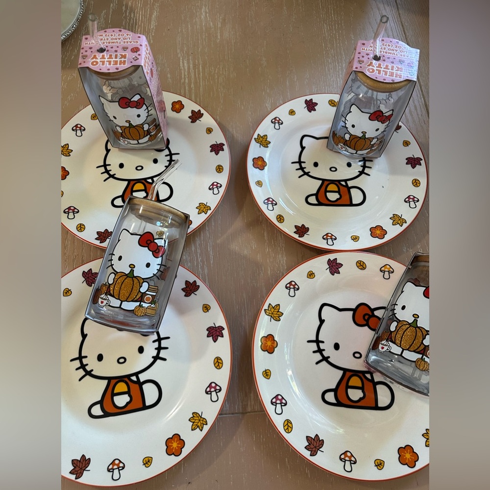 Hello kitty dinnerware set